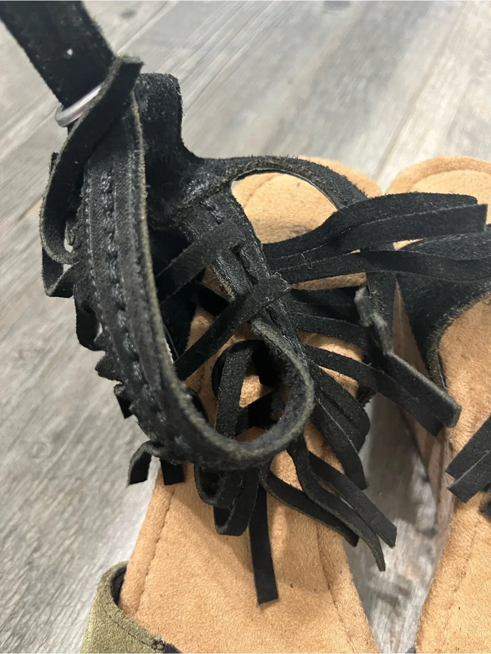 Minnetonka Black and Olive Suede Fringe Cork Wedge Sandals women’s 7